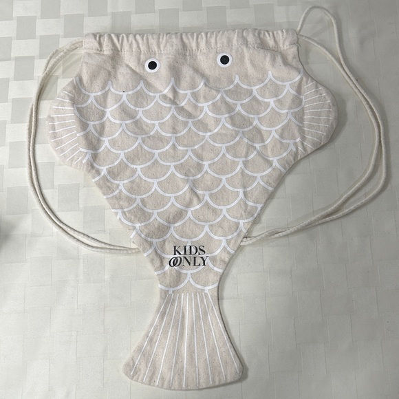 Beige Fish-Shaped Drawstring Backpack - Picture 3 of 4